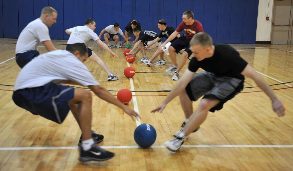 how to play dodgeball